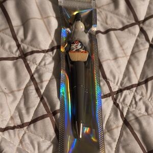 Penguin Design Makeup Brush with Black Handle